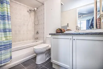 Quickstay - Luxury Condo Toronto Hotel